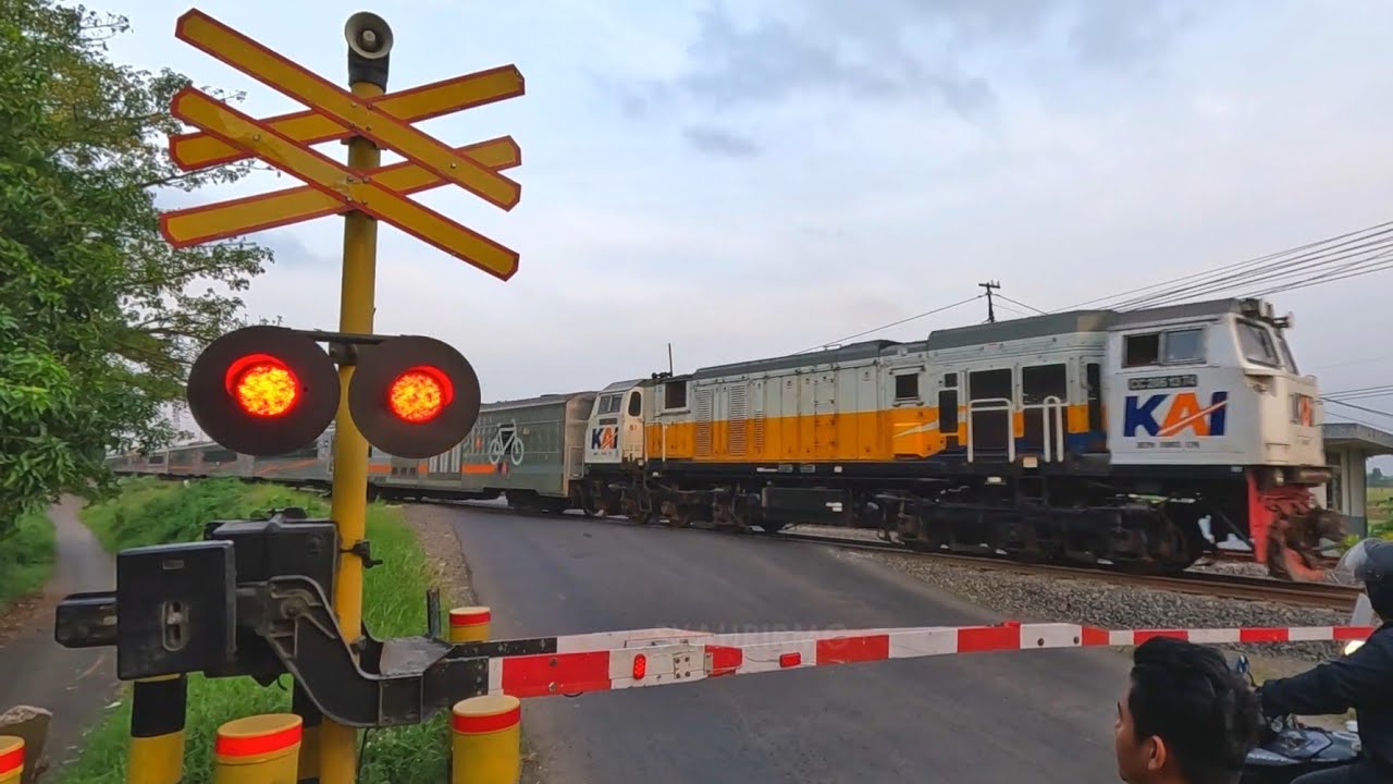 5 Jenis Palang Pintu Perlintasan Kereta Api (KAI) di Indonesia