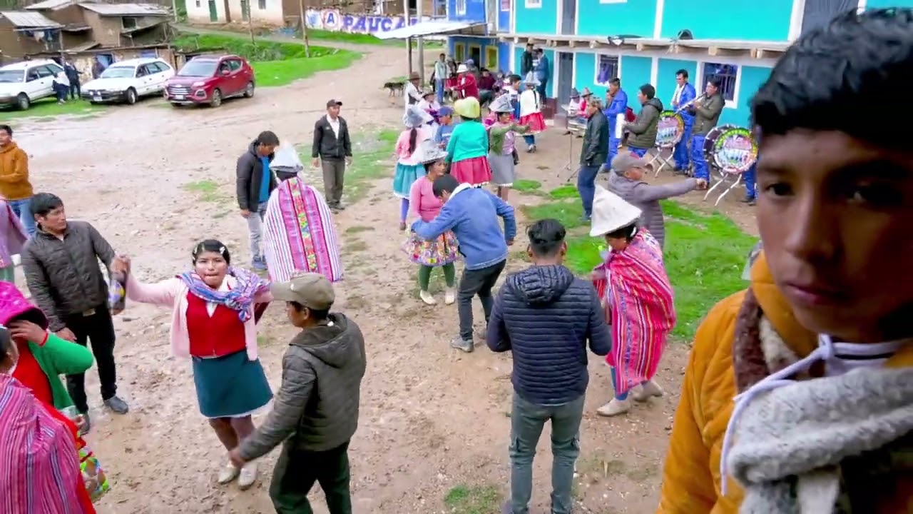 RONCADORA LOS JUVENILES DE COLLON - Fiesta de Navidad de Uruspampa (Parte 09)