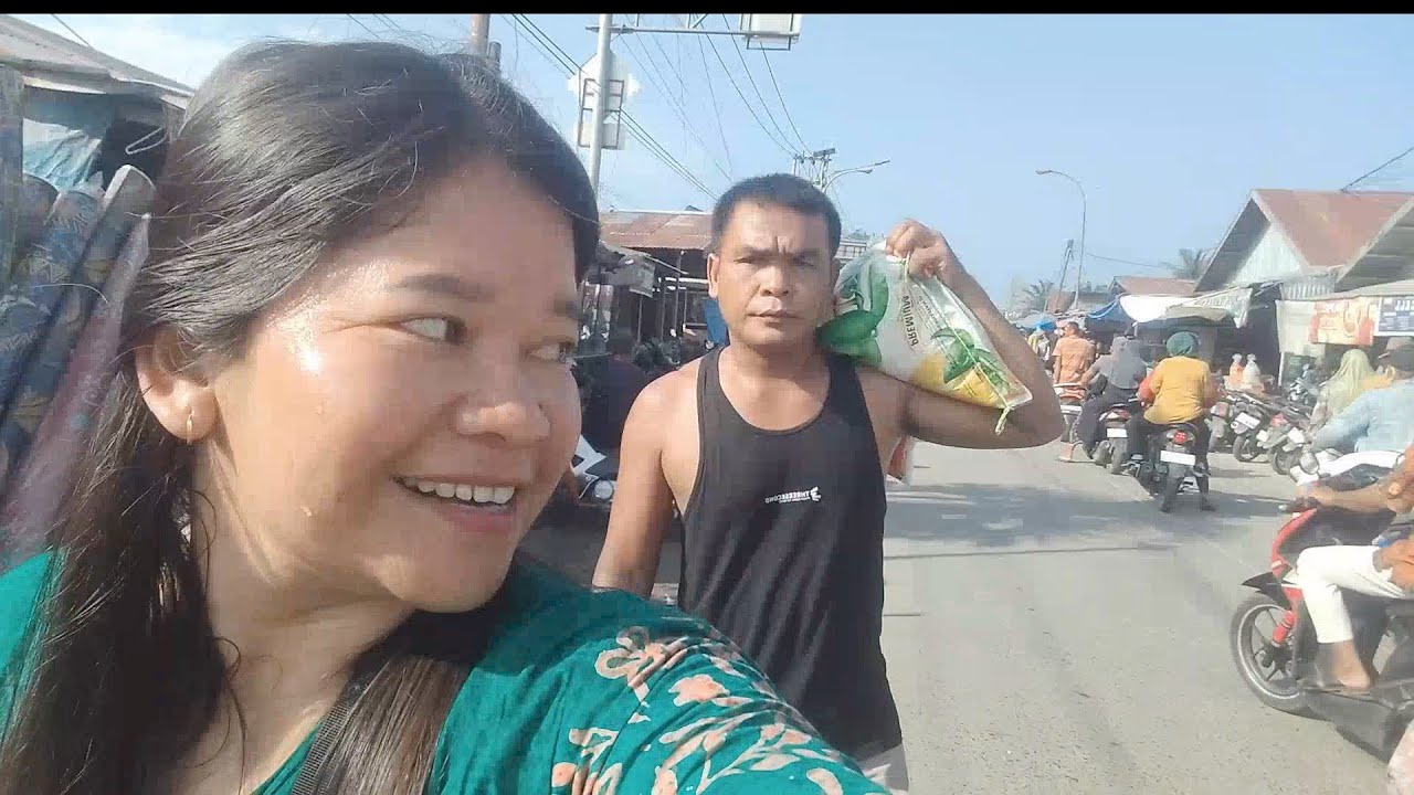 Lewatpun tidak bisa lagi||menjelang lebaran pasar jadi lautan manusia