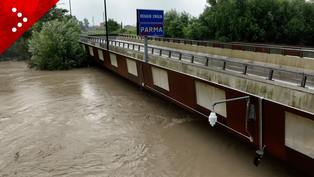 Maltempo in Emilia Romagna, ore di emergenza: la piena del fiume Enza nel parmense