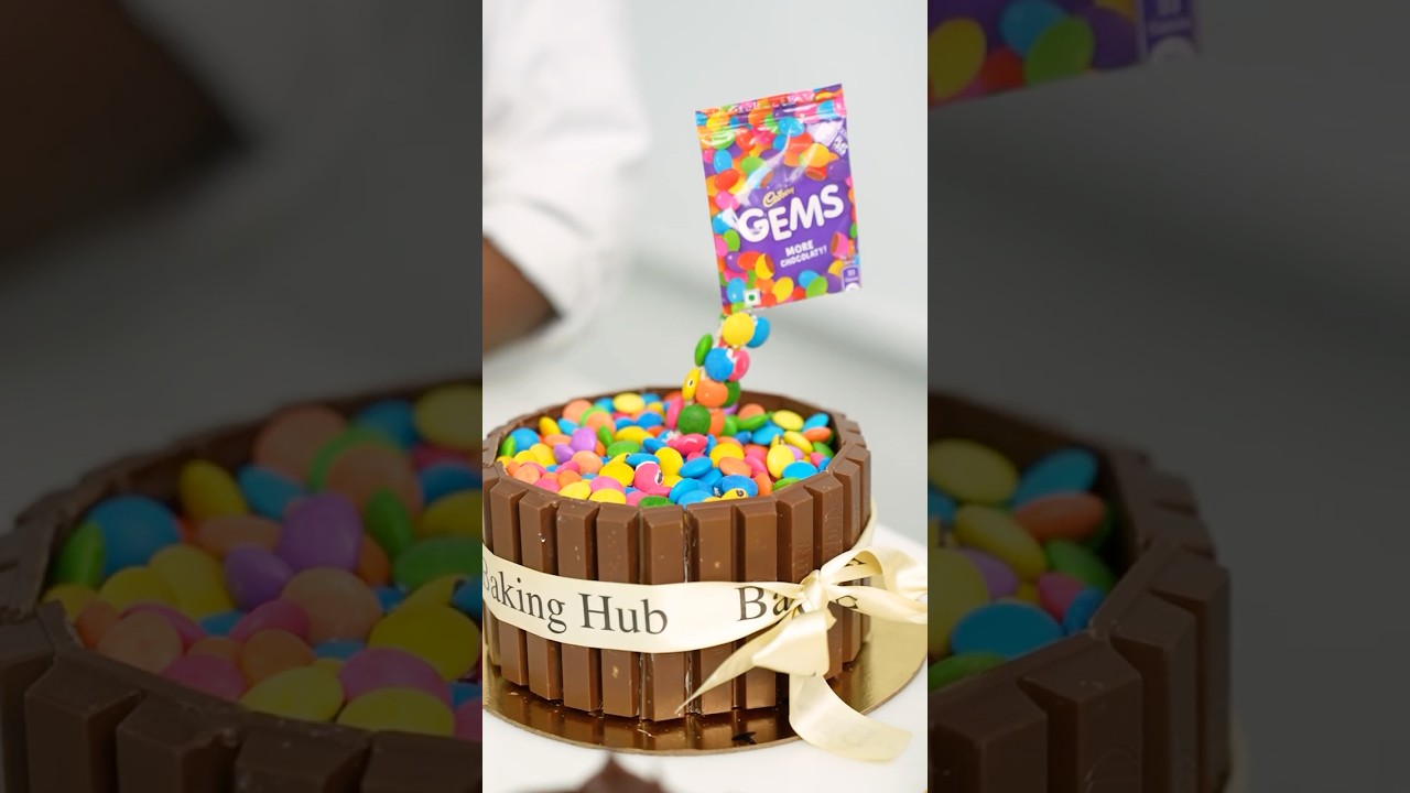 Anti-Gravity Cake Tutorial: Easy Trick for a Stunning Floating Effect! #baking #chefananya