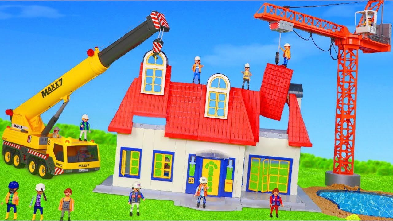 Cranes build a Toy House for Kids
