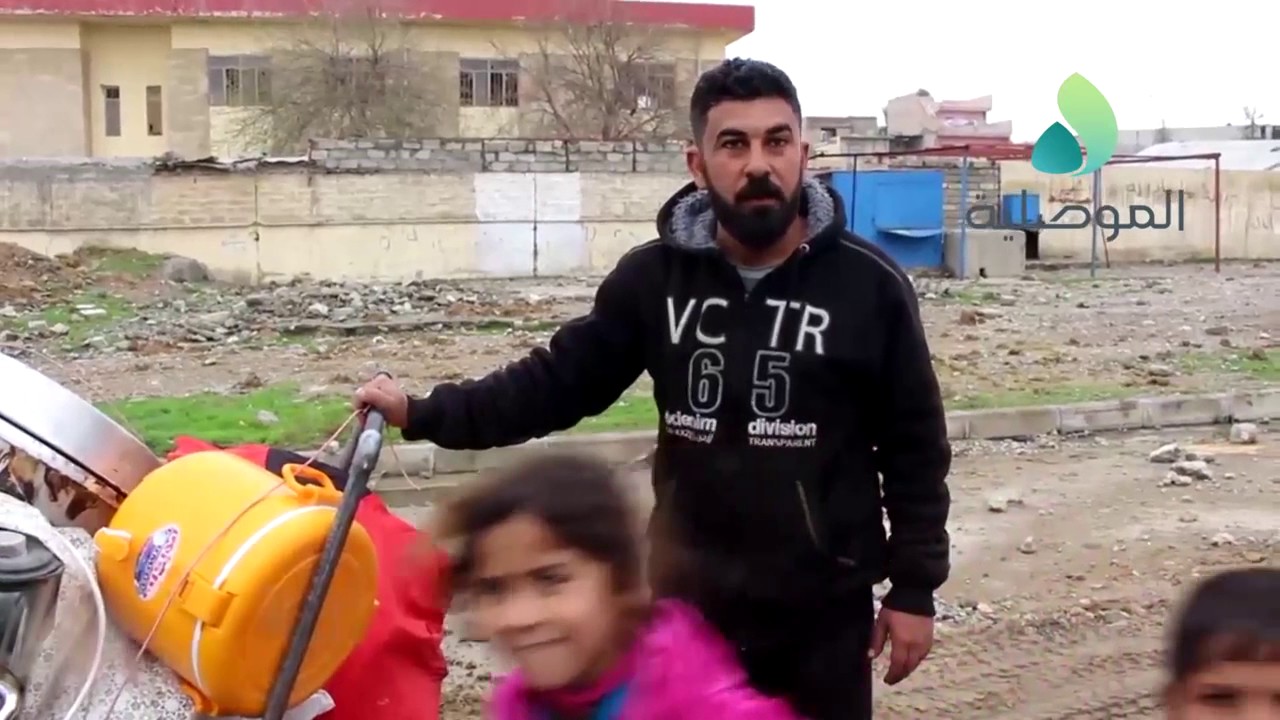 Move people to safe place in western Mosul