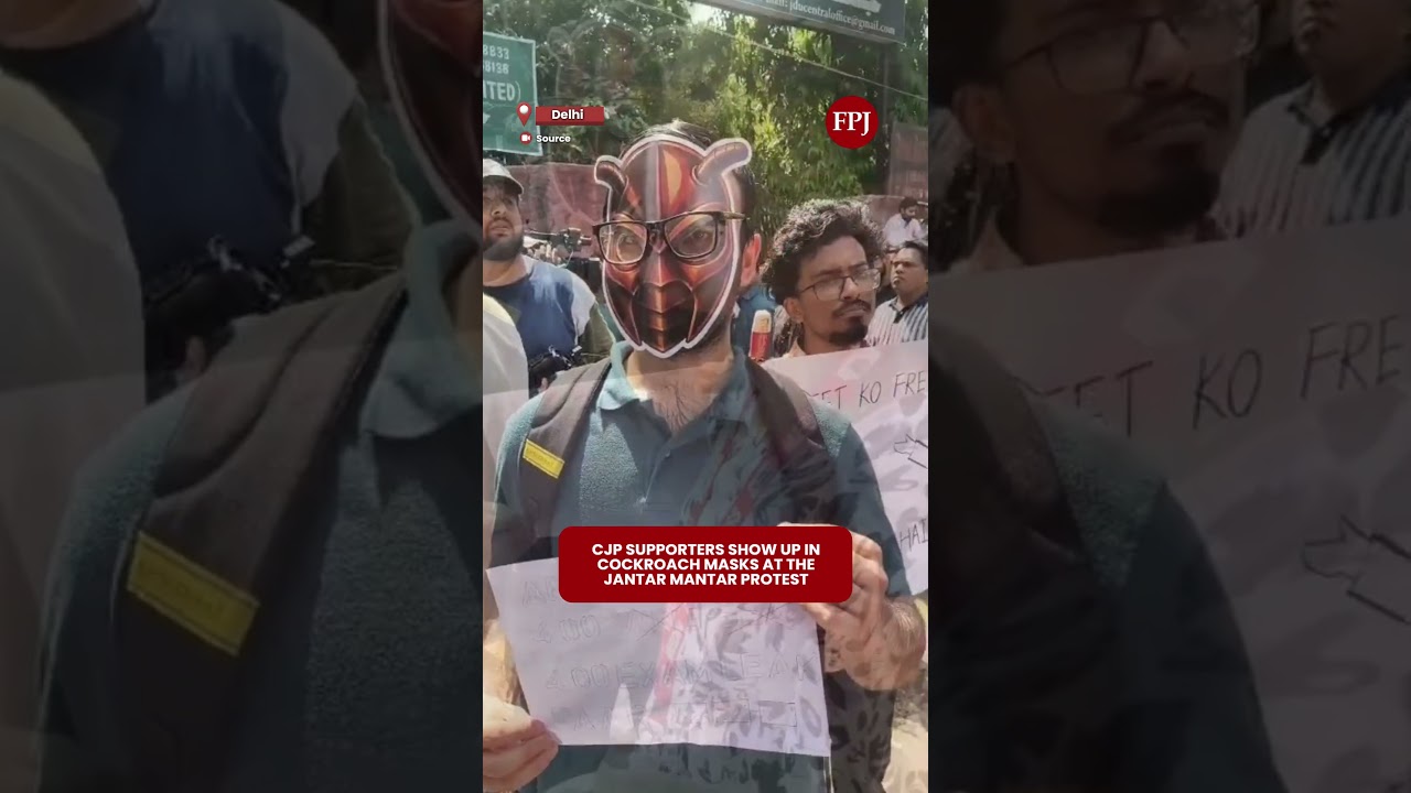 CJP Supporters Turn Up In Cockroach Masks At Jantar Mantar Protest