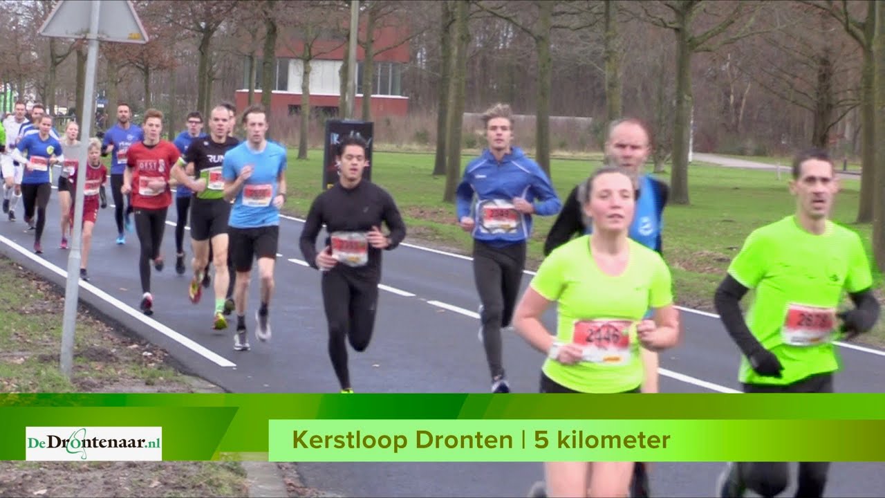 Alle 5-kilometerlopers van de Kerstloop kort na de start op De West in Dronten