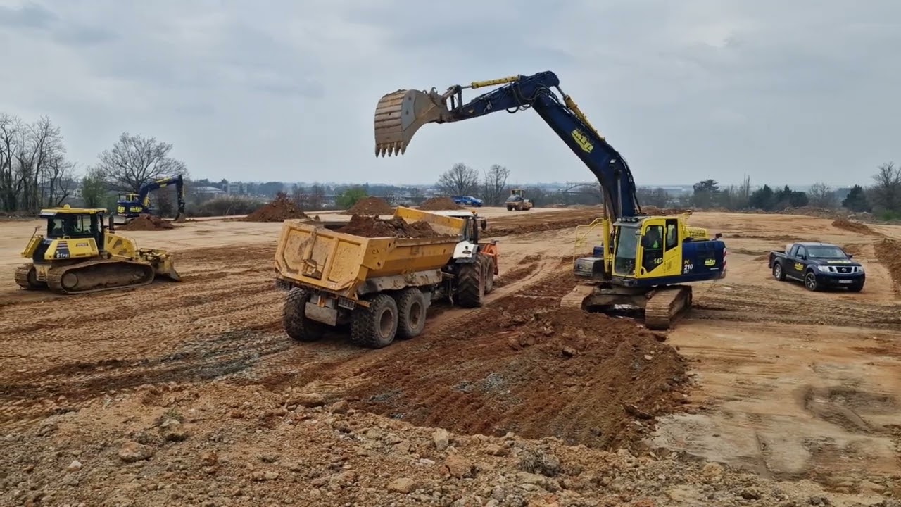 KOMATSU PC210LCi-11