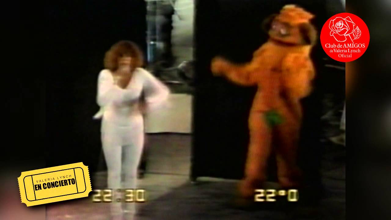 Valeria Lynch - En Concierto - Es Este un Amor Distinto [Teatro Roxy] (1984)