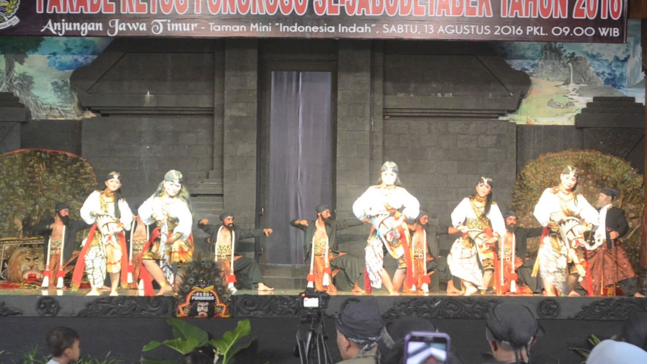 Pagelaran Seni Tari Reog Ponorogo di Taman Mini Indonesia Indah