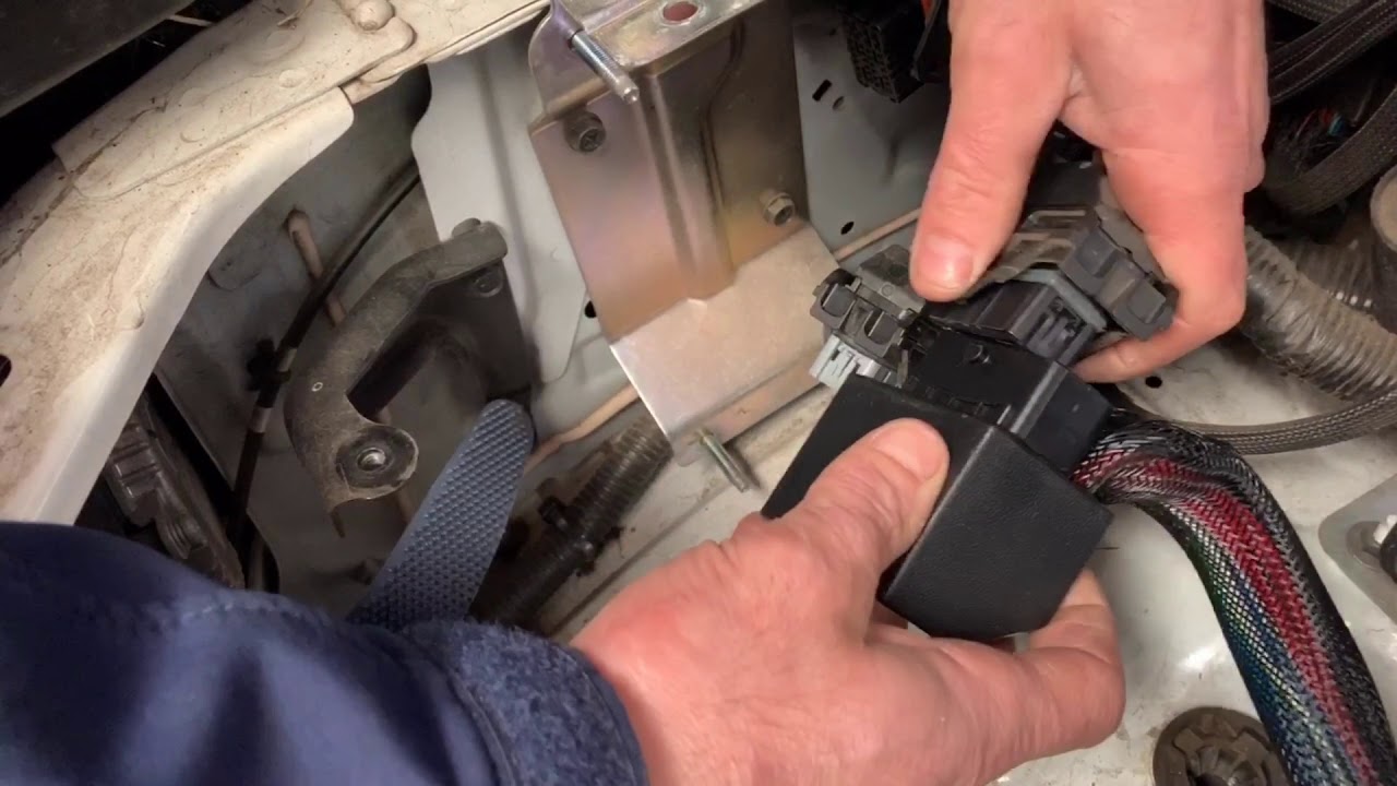 Nissan NP300 Plug and Play Unichip Loom install
