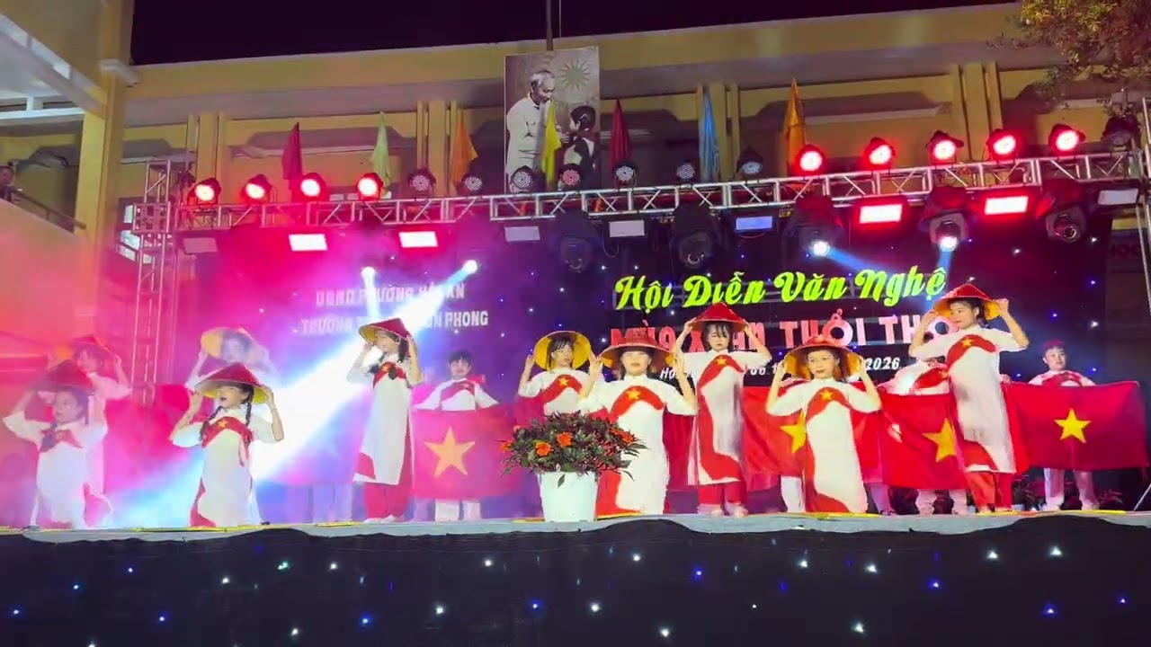 Mashup bắc nam một nhà-nhà tôi có treo một lá cờ-vì một việt nam khoẻ mạnh. Tập thể lớp 4/4