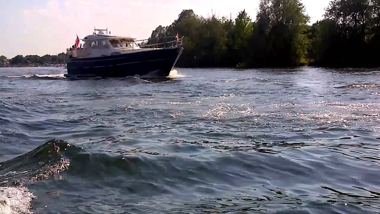 Insulinde (Elling E3) op de maasplassen bij Appeltern