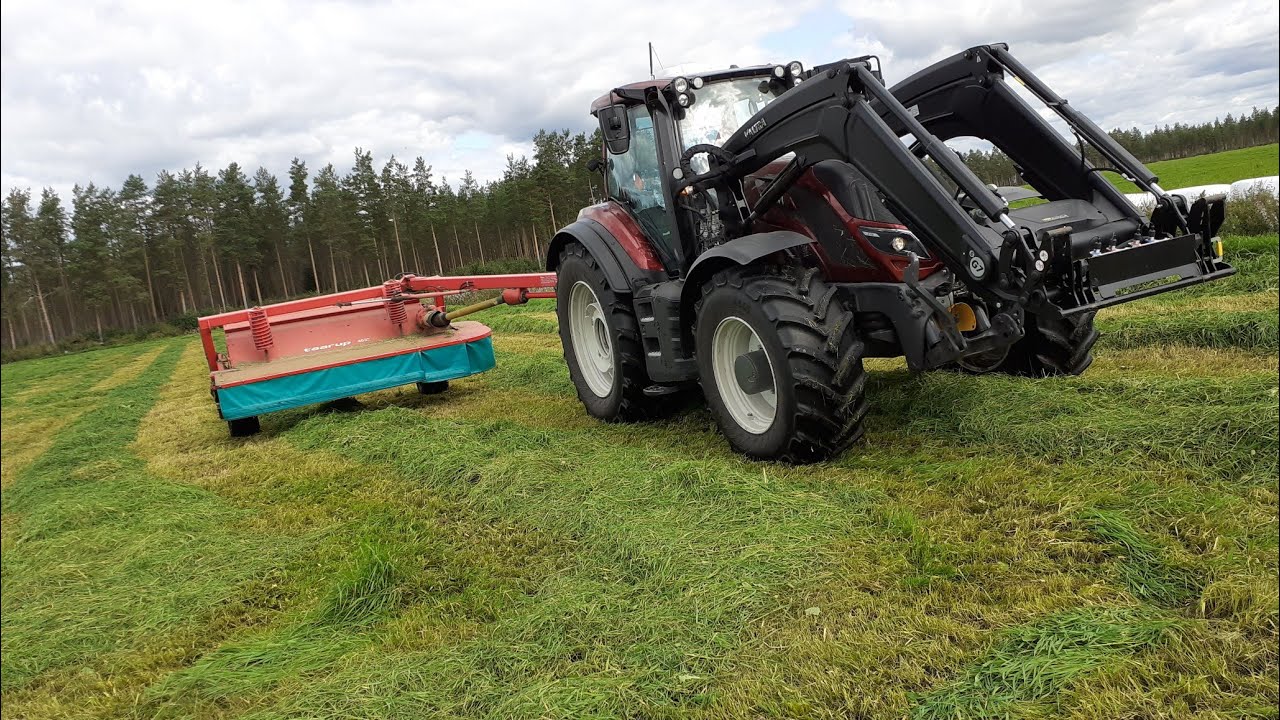 Kakkosta nurin Valtra T254 Versu