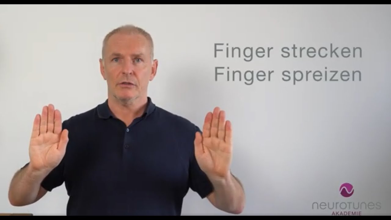 Finger strecken, Finger spreizen - Gehirntraining mit Karl Edy