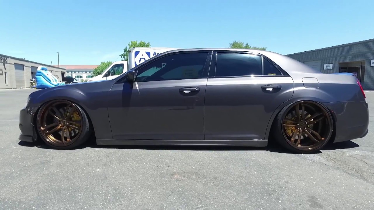 Распаковка кастомизированного Chrysler 300 S