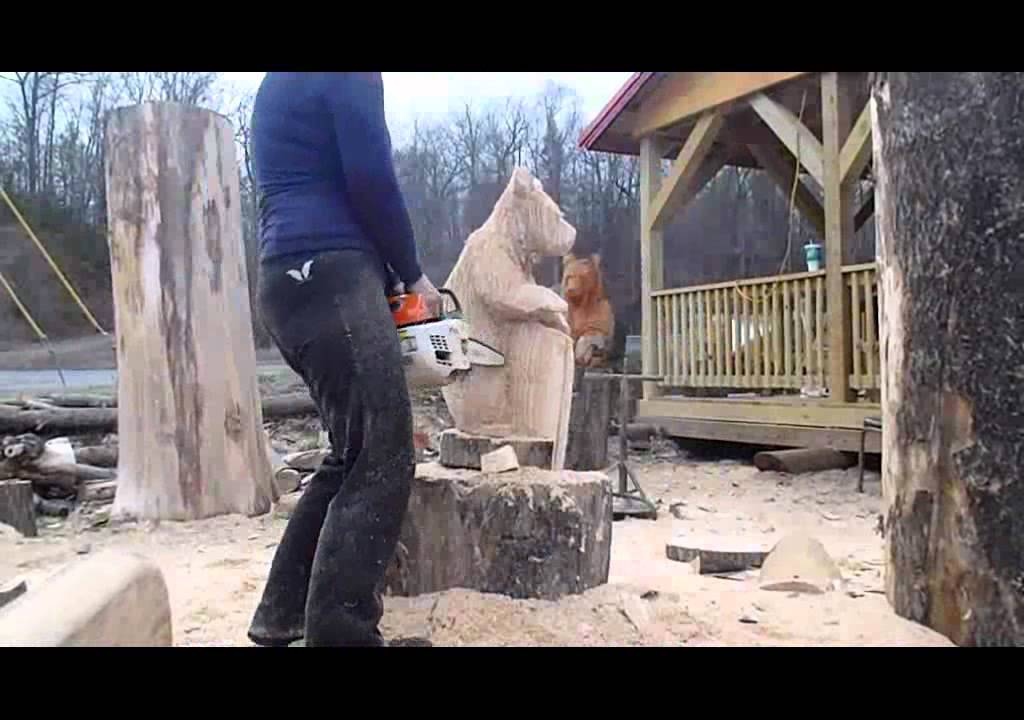 Chainsaw Bear Carving by Kelly Madsen