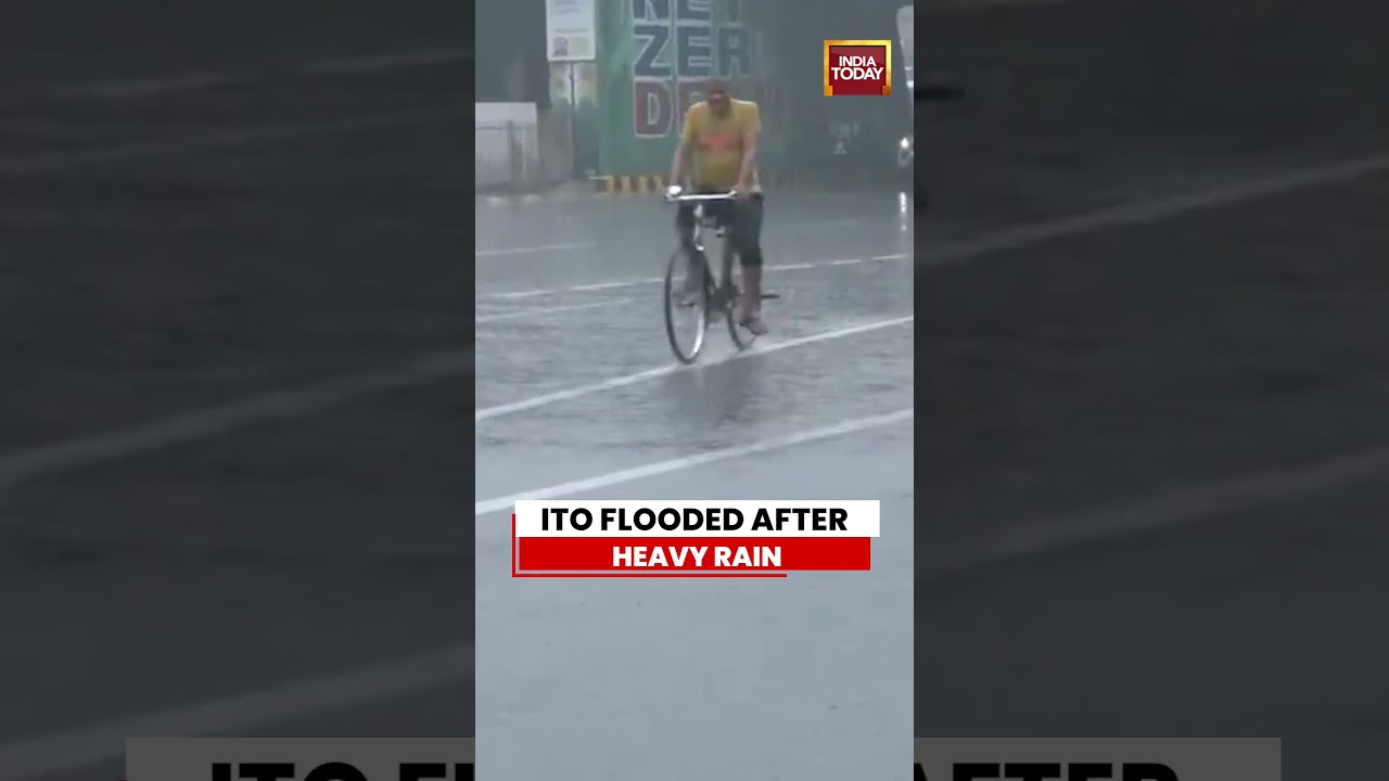 ITO Flooded After Heavy Rain | Waterlogging Disrupts Traffic In Delhi #delhi #flood #rain
