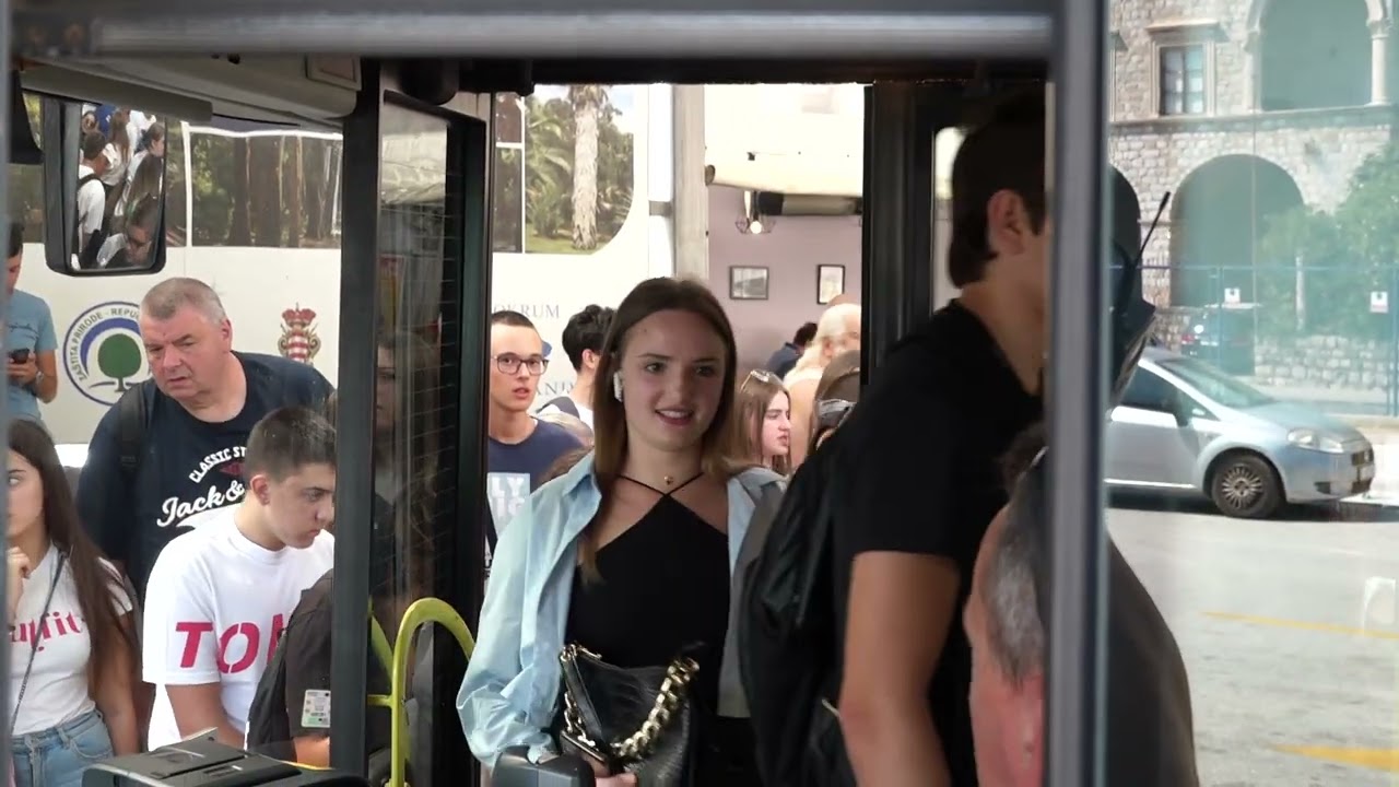 Revoltirani roditelji ispratili srednjoškolce na dubrovačkom autobusnom kolodvoru