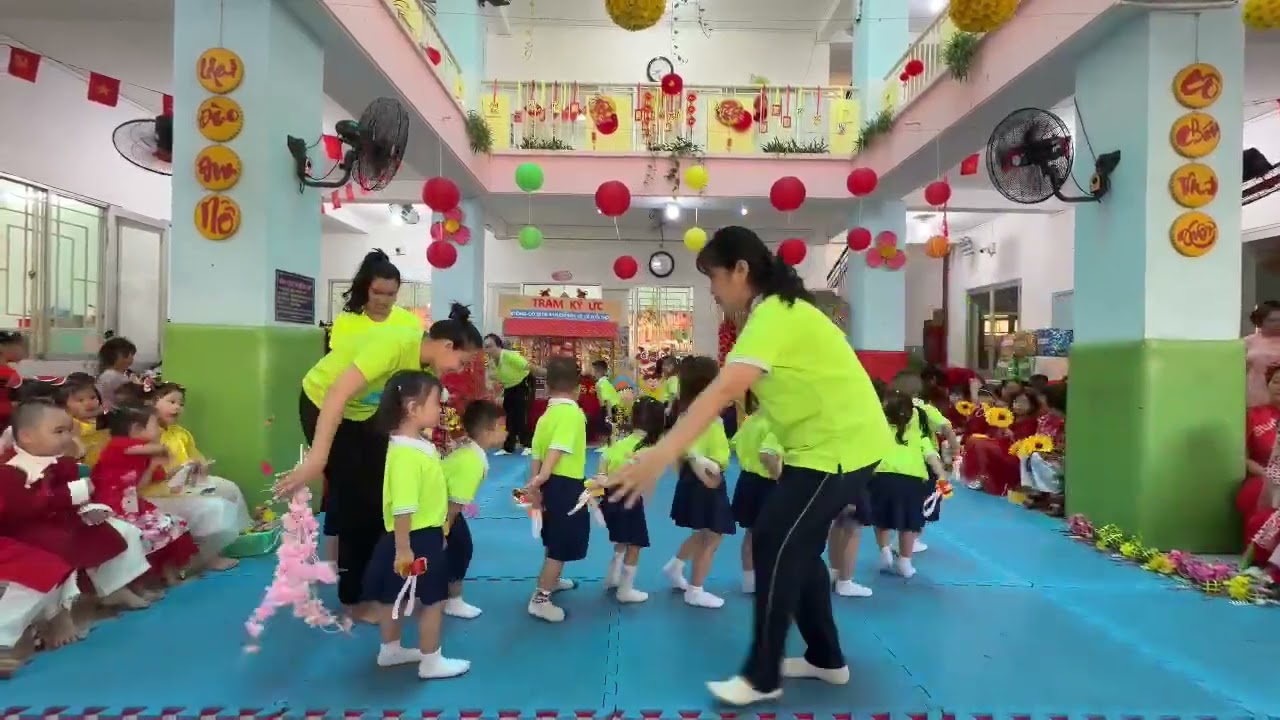 Lớp mầm múa Dân vũ mừng xuân Bính Ngọ 