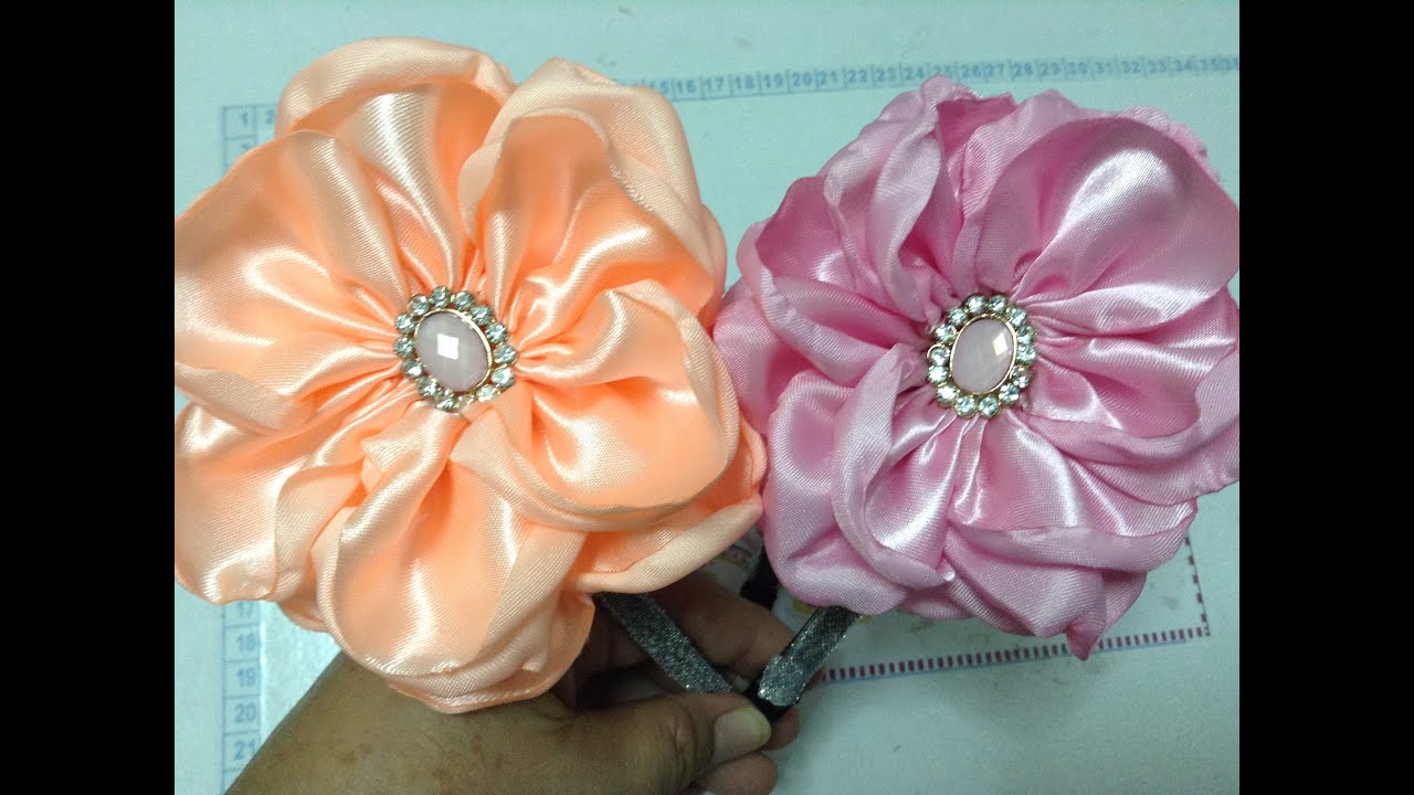 Diadema con flor de  pétalos de tela  de satin quemada No. 180