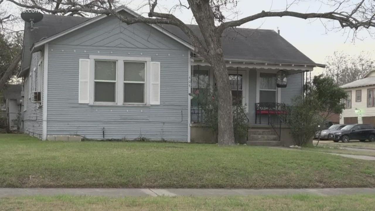Toddlers found alone and tied up in San Antonio home, officials say