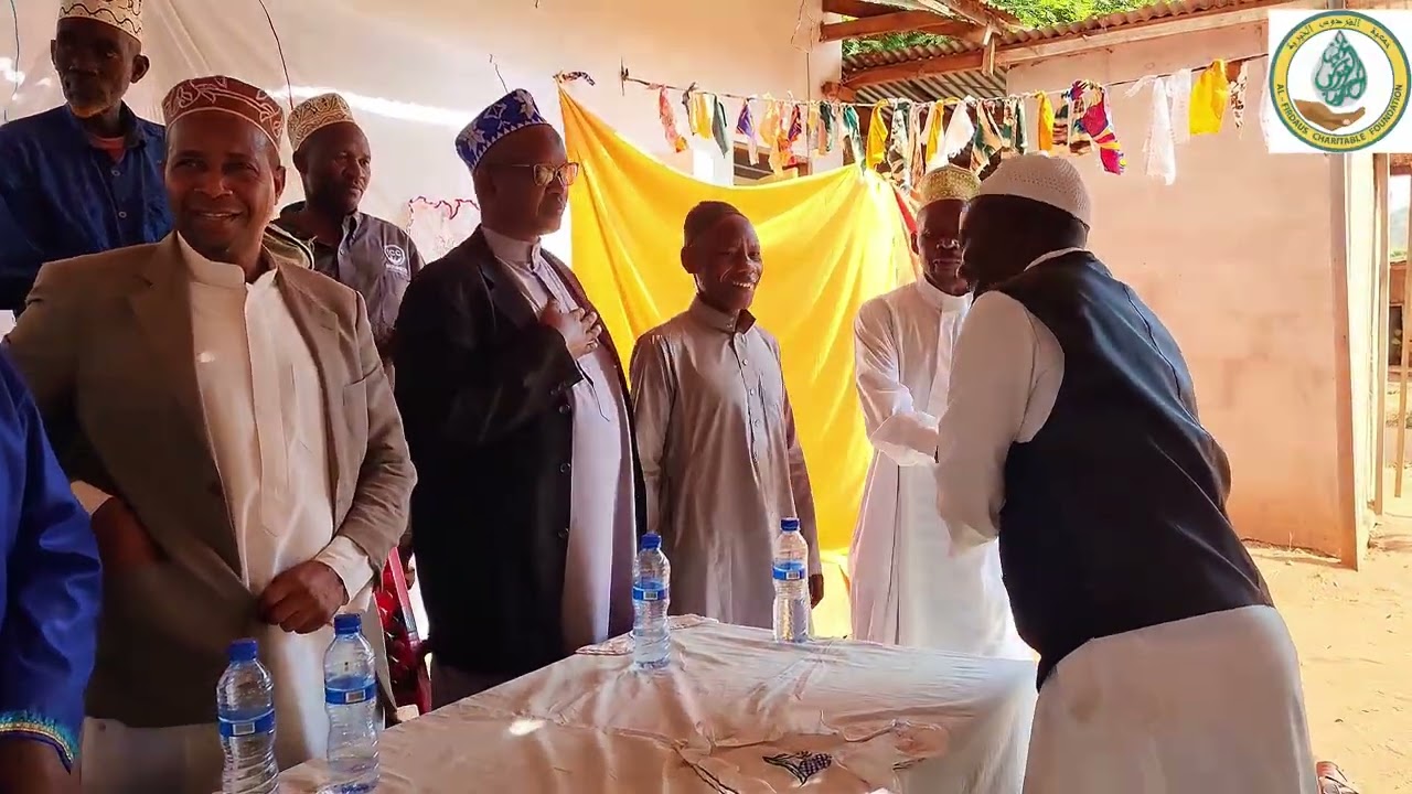 KATIBU MKUU WA AL FIRDAUS NDUGU SALEH ALHINAI AFUNGUA RASMI MSIKITI ULIOPO DODOMA KIJIJI CHA TUBUGWE