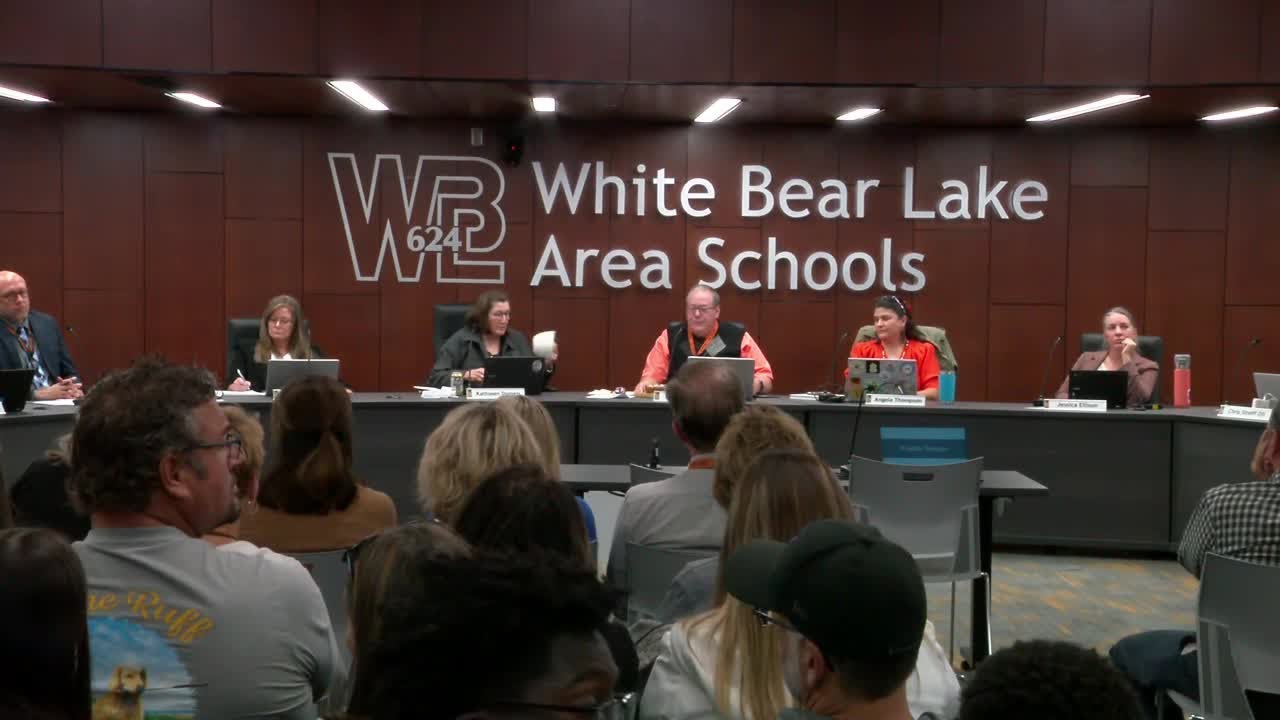 Суперинтендант Уайт-Беар-Лейк расследует мошенничество при зачислении и отказывает в просьбе о со...