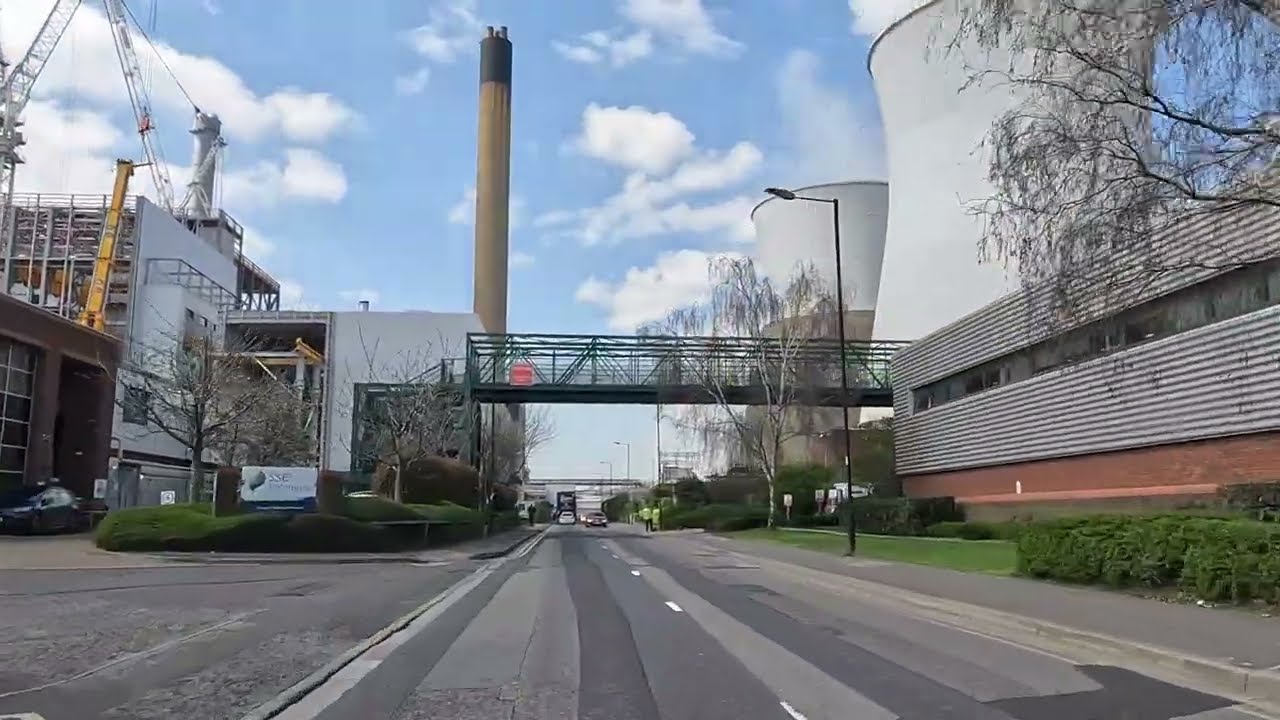 Slough Trading Estate - 4K - Daytime Drive