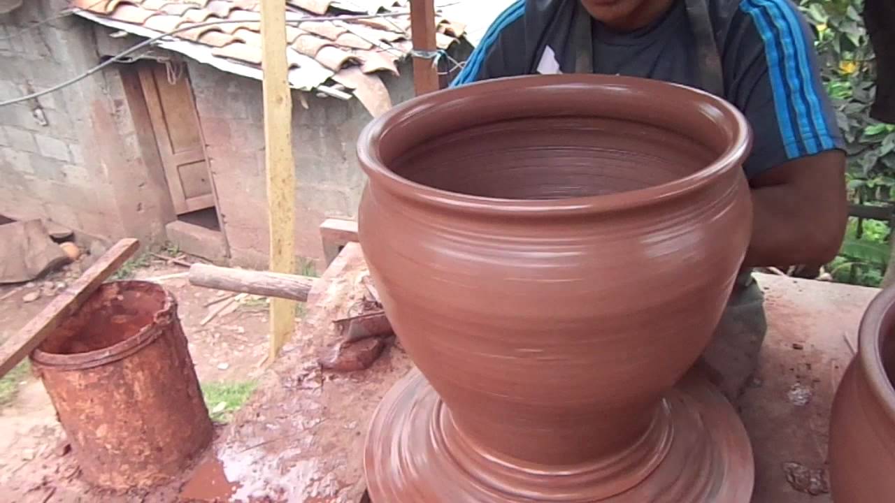 GUALACEO: ASÍ SE HACEN LOS MACETEROS