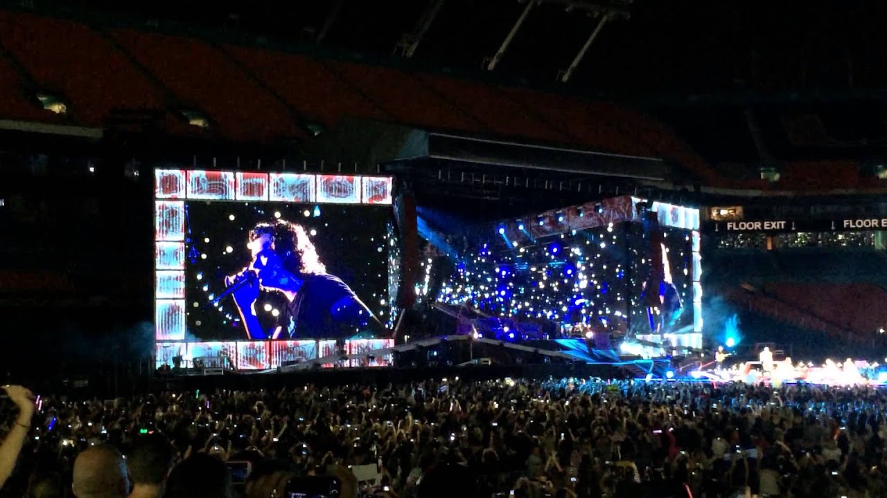 One Direction sings 