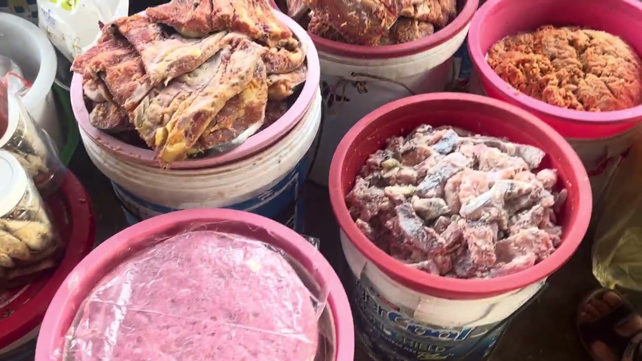 ตามล่า! หา…ของกิน หน่อไม้ ผักหวานป่า ปลาส้ม เขียด ปลาแห้ง ที่…ตลาดดาวเรือง #Pakse #Champasak #Laos