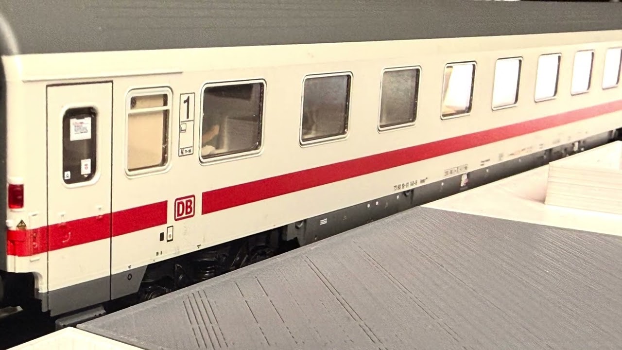 Für meine Märklin Modelleisenbahn drucke ich mir selbst einen Bahnhof. 