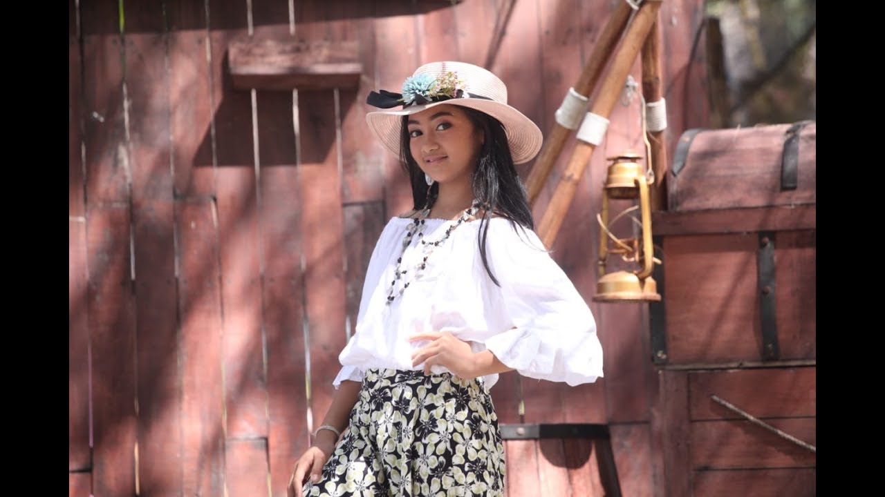 Gayatri Pradnyaswari - Melali ke Pantai Sanur