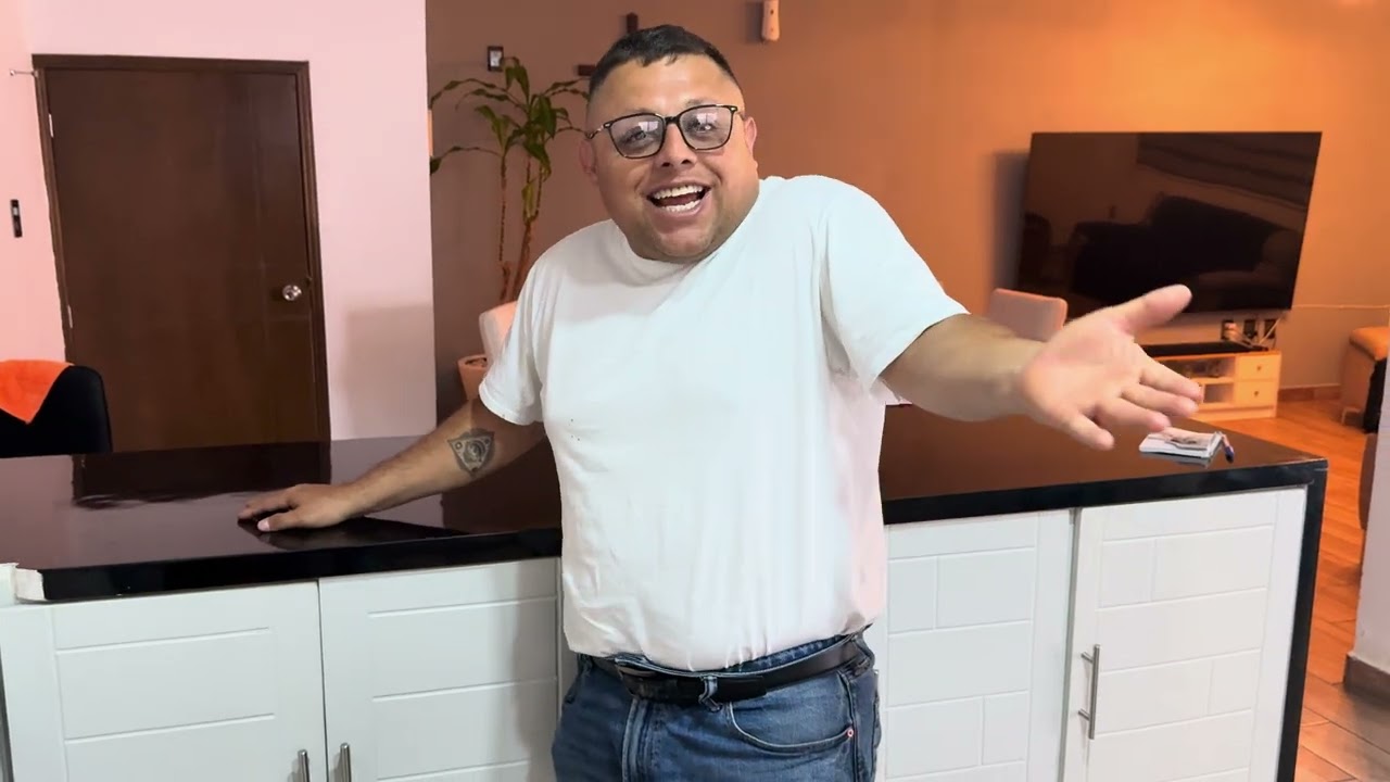 No quiere que invite a mi madre a comer, y esto le dije