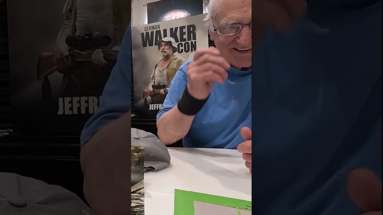 Getting Jeffrey DeMunn aka Dale from The Walking Dead to sign a Funko Pop at Comic Con! #Short #TWD