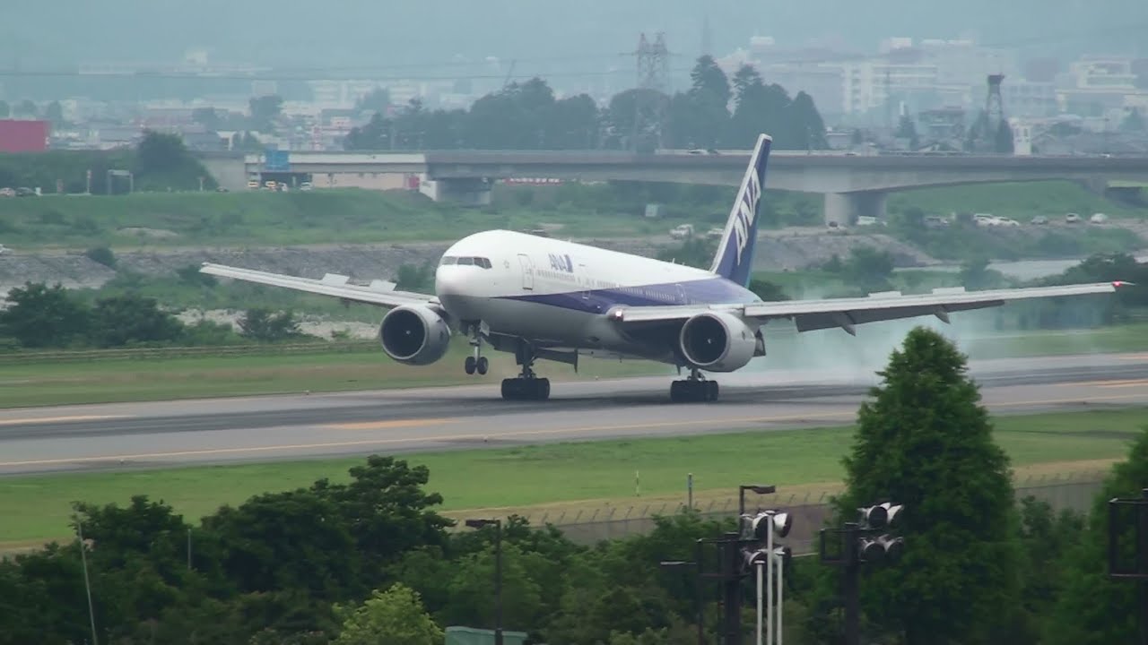 ANA777チャーター機が富山空港に飛来 ANA Boeing 777-200 JA702A LANDING TOYAMA Airport