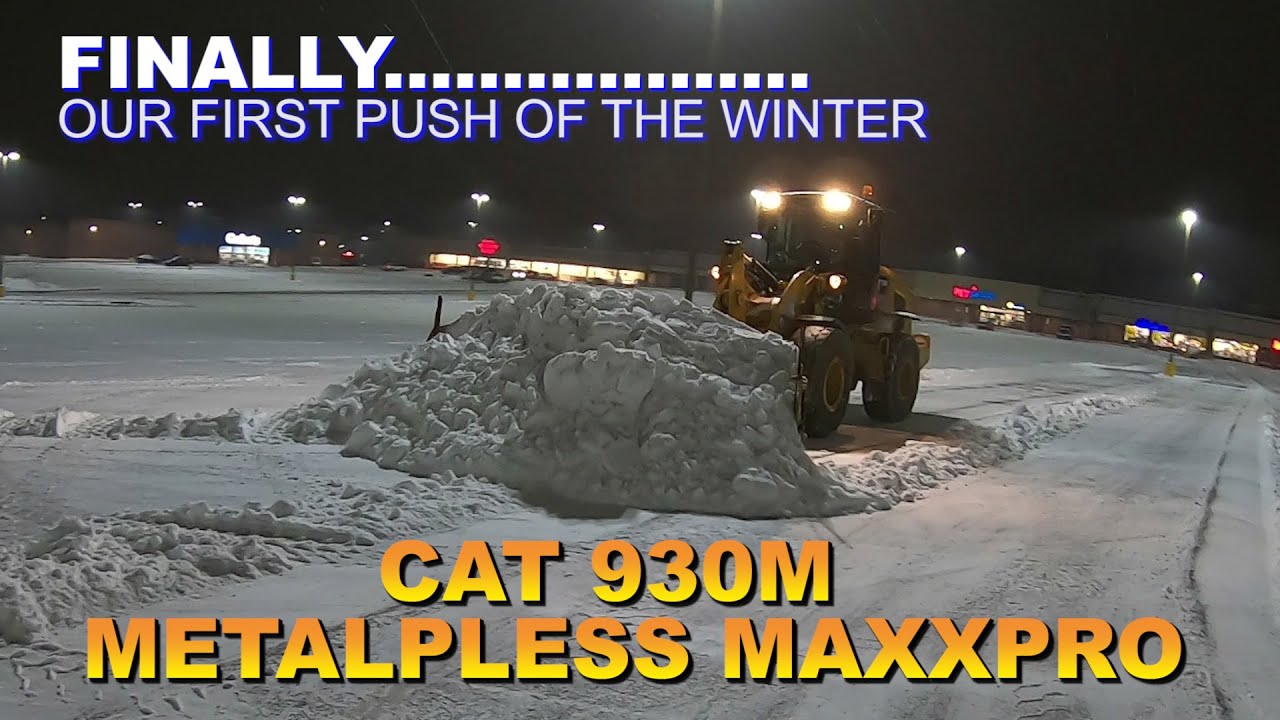 CAT 930M & METALPLESS PLOWING SNOW | First storm of the season