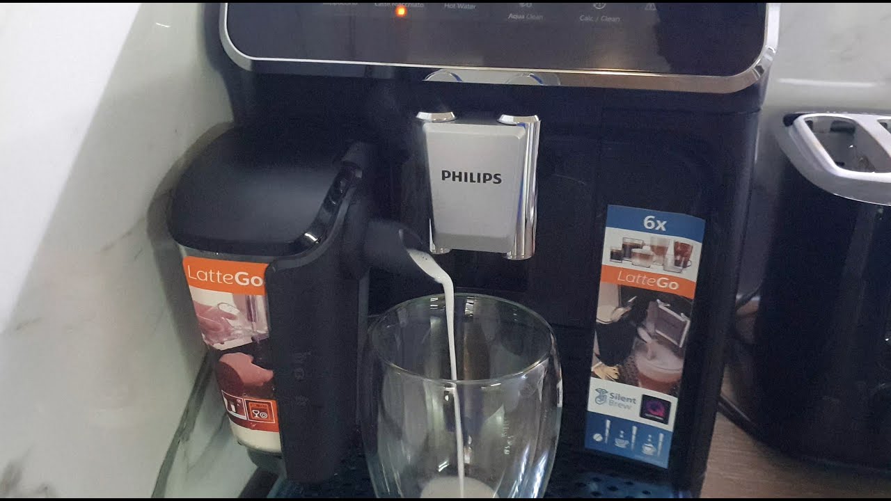 Philips LatteGo EP3341 Coffee Automat Unboxing and first latte