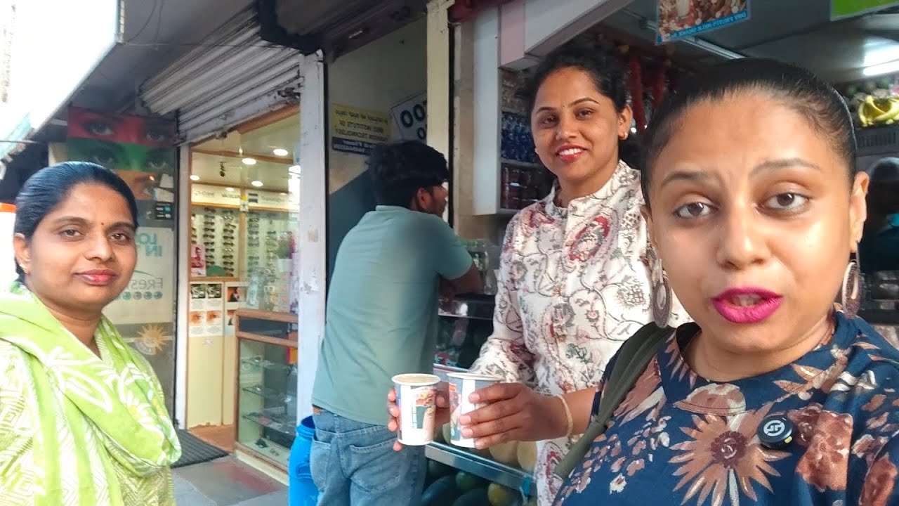 ನನ್ನ ಹೊಸ ನೆಚ್ಚಿನ ಸ್ಥಳ ಈ ಪ್ರಚಾರ ನಿಜವೇ ಎಂದು ನೋಡಲು  ಗಾಂಧಿ ಬಜಾರ್‌ನಲ್ಲಿರುವ ಬಾಲಾಜಿ ಕ್ರಿಯೇಷನ್ಸ್‌ಗೆ ಹೋದೆ