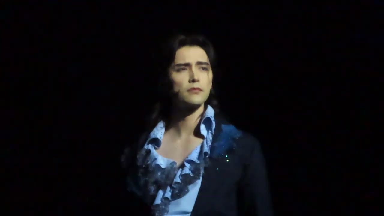 Un Jour  (Romeo et Juliette musical Chinese Version)