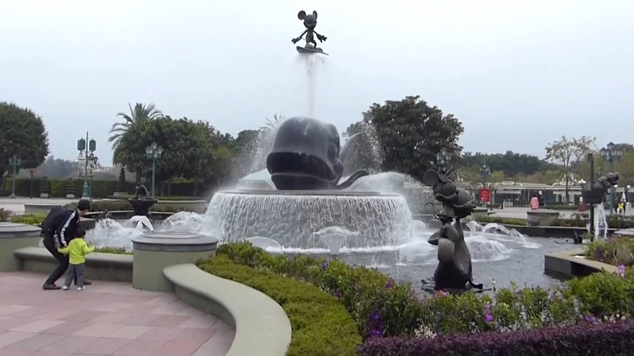Disneyland HongKong: Entrance & Fountain