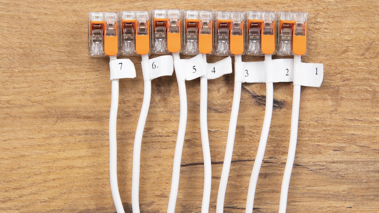 So einfach geht's: Anfangseinspeisung mit Kabeleinf&uuml;hrung | LINEDO Lichtbandsystem