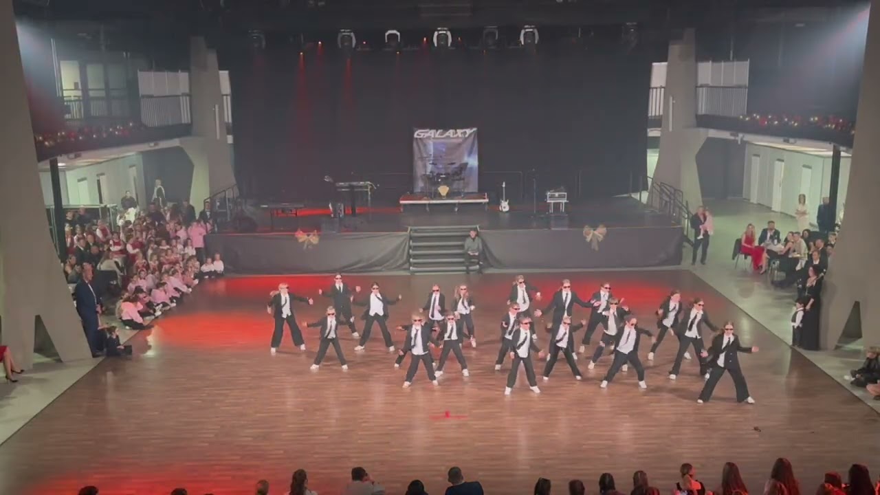 DĚTI ADVANCED- Ladies in black 