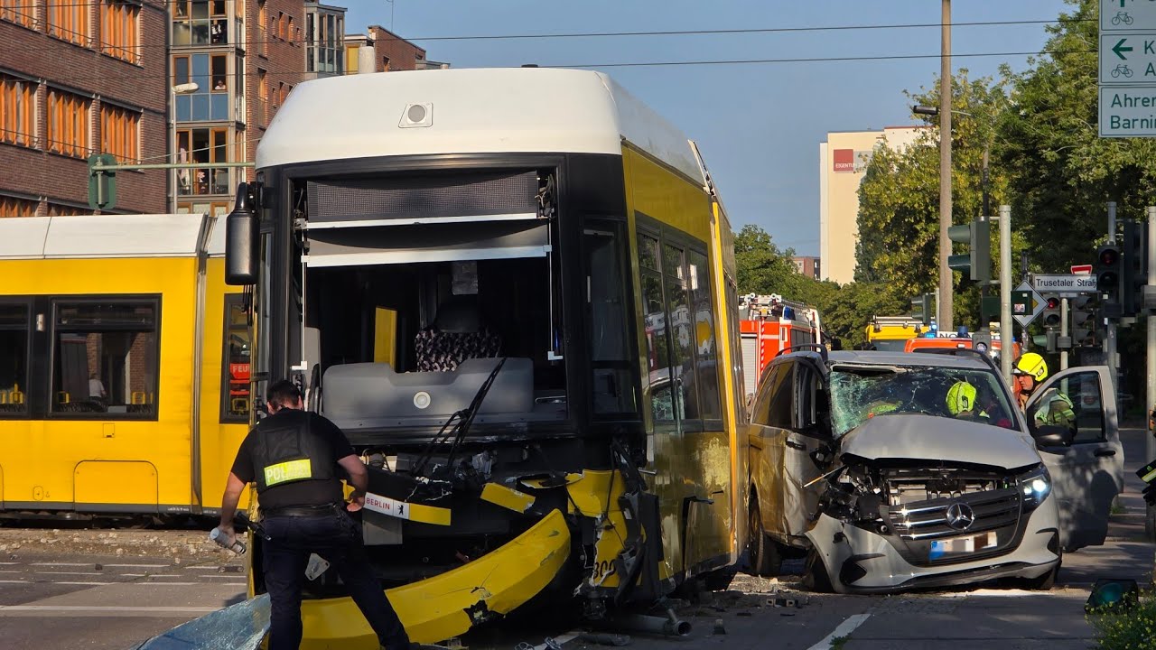 Schwerer Verkehrsunfall in Marzahn- Straßenbahn entgleist!