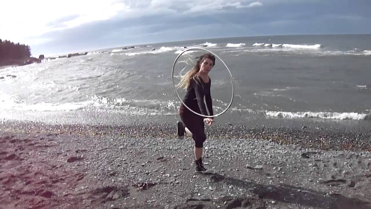 Manipulation de cube et de hula hoop