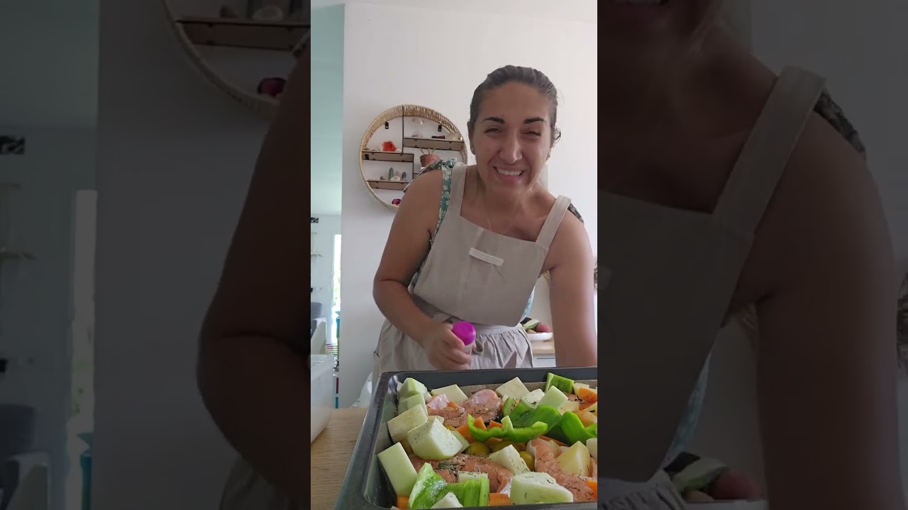 Somon la cuptor, mașina de făcut mujdei + cloșca 2a scos puișori~Frânturi din viața noastră la țară~