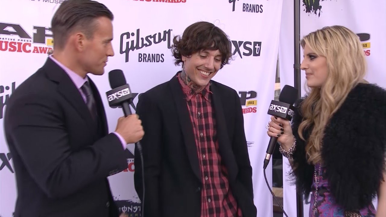Throwback: Oli Sykes on the APMAs 2014 red carpet