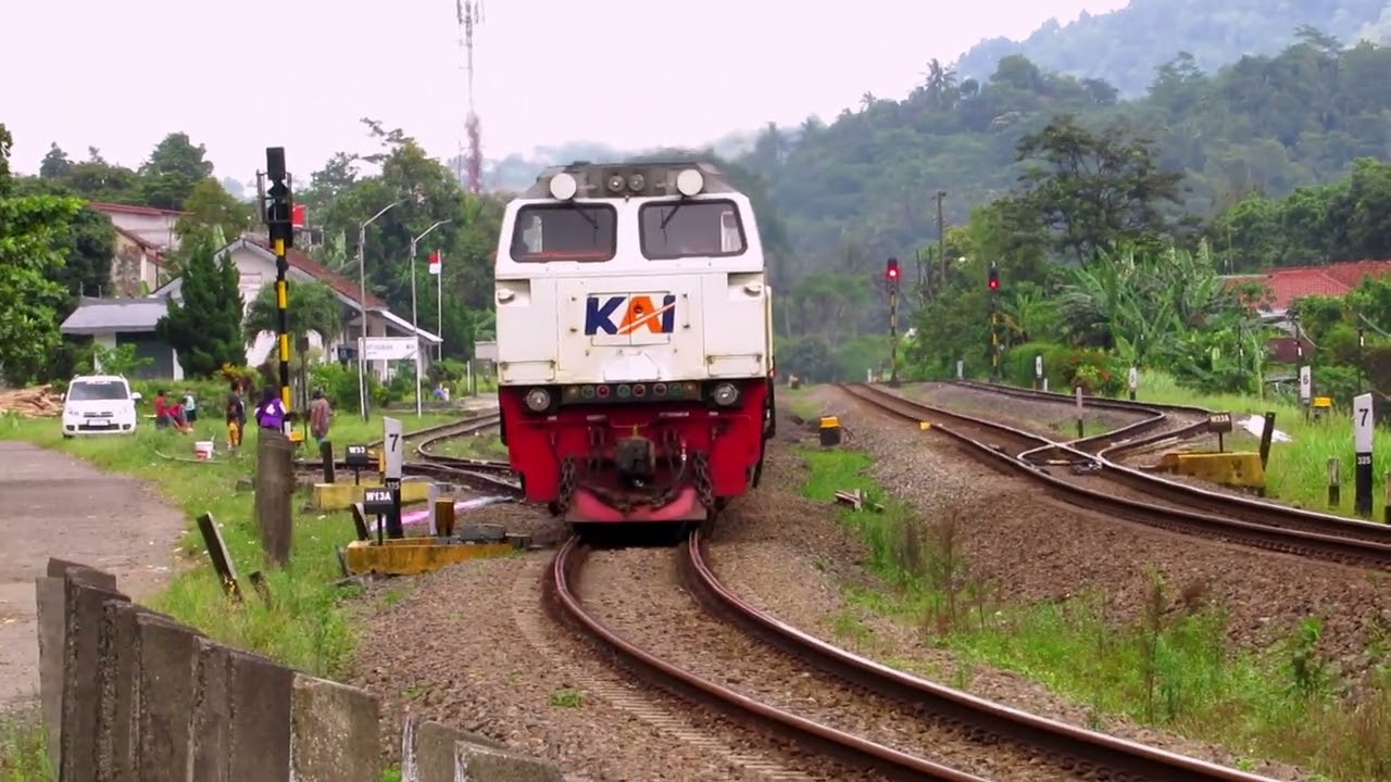 Kereta Api BBM GAMAO TANGKER Kosongan Relasi Larangan Tegal - Maos