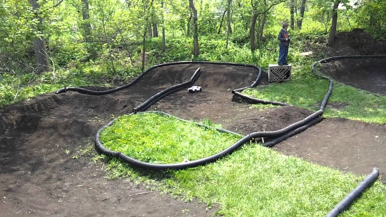 Tekno SCT410 running at Flyin' High RC backyard track
