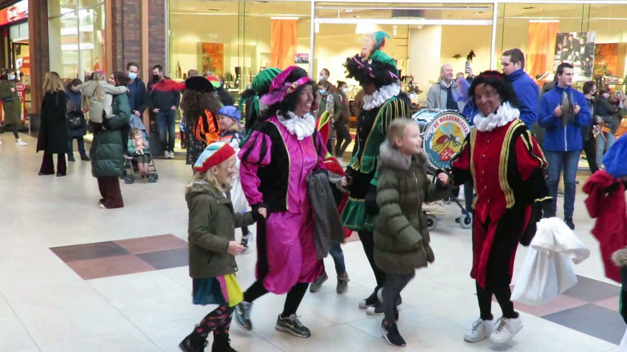 Muggenblazers Hoofddorp Sinterklaasintocht.21-11-2021