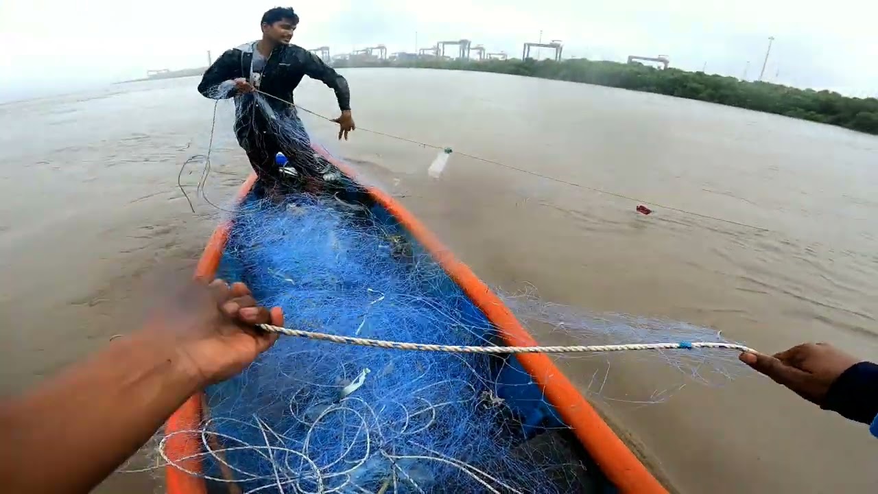 NET FISHING|  BARRAMUNDI FISHING MUMBAI. INDIAN  FISHING